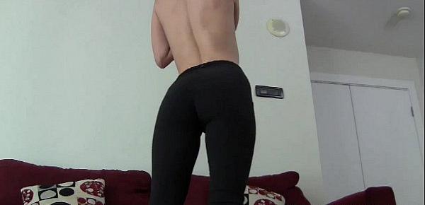  These yoga pants really hug my shaved pussy JOI